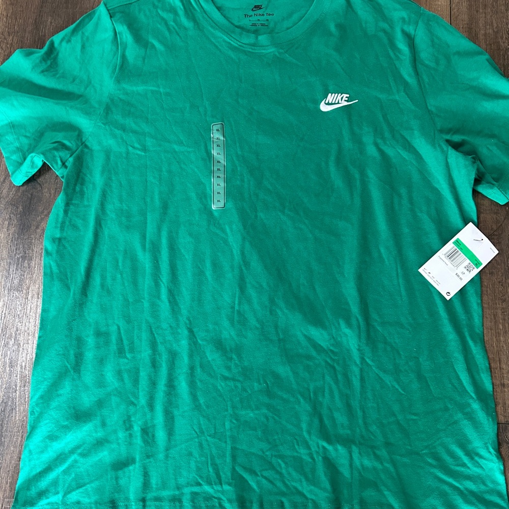 Nike The Nike Tee Green Embroidered Swoosh Men’s XL NWT